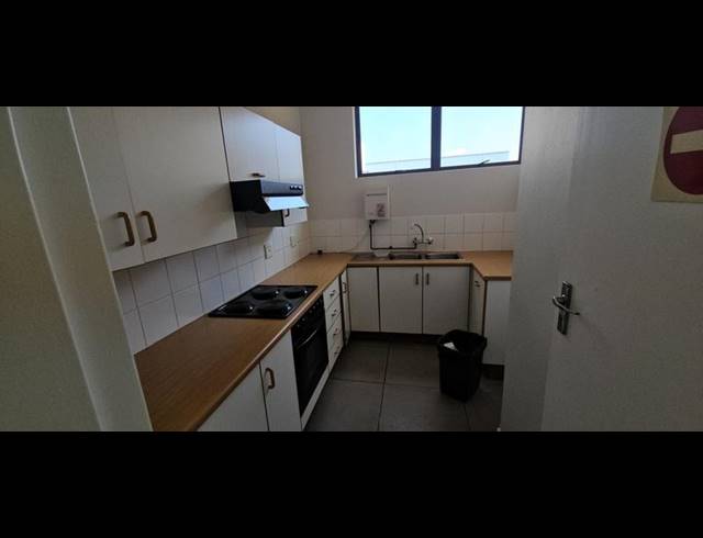 INDUSTRIAL PROPERTY TO RENT IN LINBRO PARK